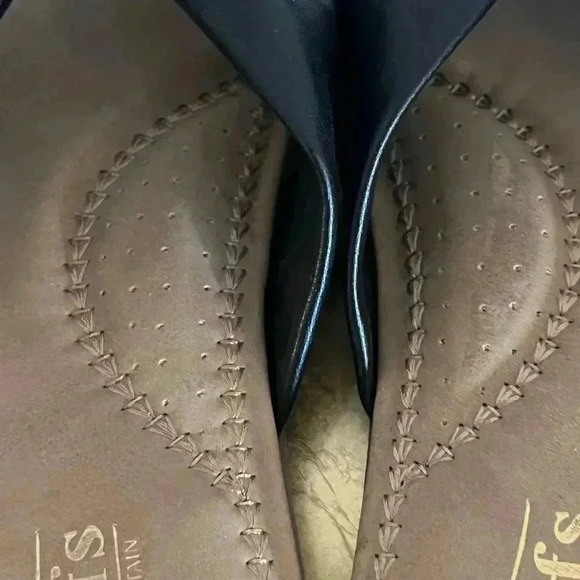 WOMENS CLIFFS FLAT BLACK SANDALS EUC SIZE 7 - Picture 10 of 11